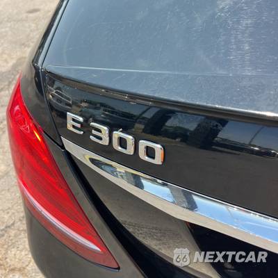 2017 Mercedes-Benz E 300 Sport 4MATIC Sedan - zdjęcie 4 z 50 - miniatura