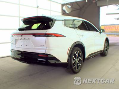 2025 Toyota Crown Signia XLE - zdjęcie 4 z 22 - miniatura