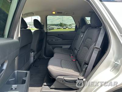 2025 Nissan Pathfinder SV - zdjęcie 13 z 34 - miniatura
