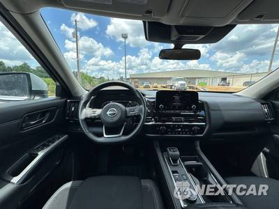 2025 Nissan Pathfinder SV - zdjęcie 16 z 34 - miniatura