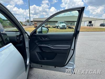 2025 Nissan Pathfinder SV - zdjęcie 22 z 34 - miniatura