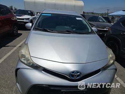 2015 Toyota Prius v Three - zdjęcie 2 z 46 - miniatura