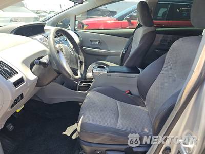 2015 Toyota Prius v Three - zdjęcie 7 z 46 - miniatura