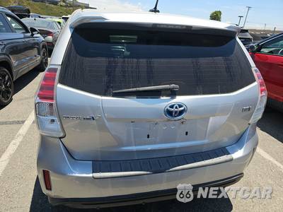 2015 Toyota Prius v Three - zdjęcie 5 z 46 - miniatura