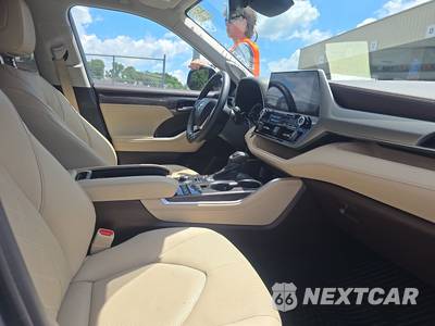 2020 Toyota Highlander Platinum - zdjęcie 8 z 20 - miniatura