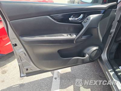 2021 Nissan Rogue Sport SV - zdjęcie 9 z 28 - miniatura