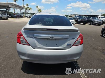 2014 Nissan Versa SV - zdjęcie 5 z 42 - miniatura