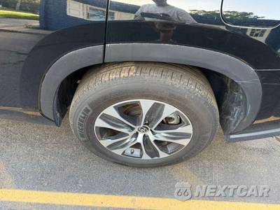 2023 Toyota Highlander Hybrid XLE - zdjęcie 8 z 22 - miniatura