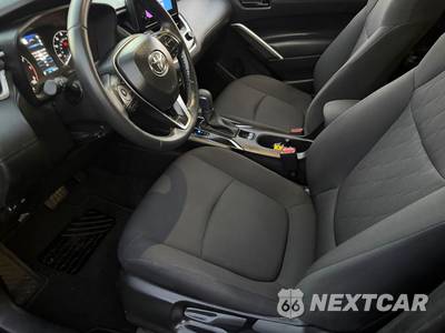 2025 Toyota Corolla Cross LE - zdjęcie 10 z 15 - miniatura