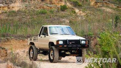 1984 Toyota Pickup Deluxe - zdjęcie 1 z 36 - miniatura