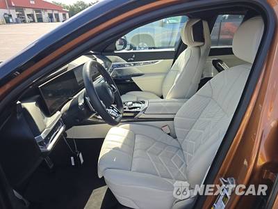 2025 BMW i7 M70 - zdjęcie 7 z 27 - miniatura