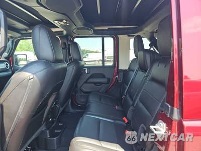 2021 Jeep Wrangler Unlimited Sahara Altitude Edition - zdjęcie 13 z 43 - miniatura