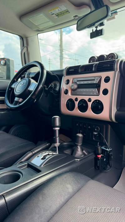 2010 Toyota FJ Cruiser w/Rear Doors - zdjęcie 16 z 29 - miniatura