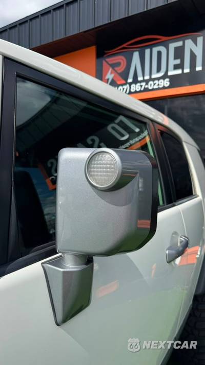 2010 Toyota FJ Cruiser w/Rear Doors - zdjęcie 21 z 29 - miniatura