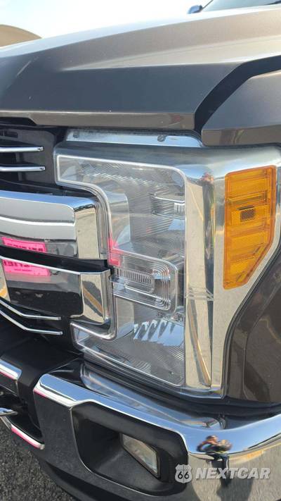 2017 Ford Super Duty F-250 Lariat Crew Cab Medium Bed - zdjęcie 22 z 34 - miniatura