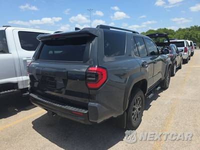 2025 Toyota 4Runner SR5 - zdjęcie 4 z 18 - miniatura