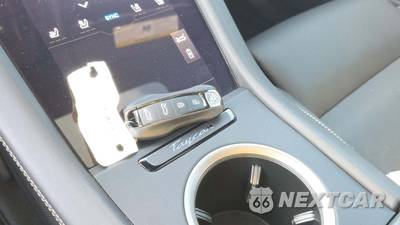 2025 Porsche Taycan Turbo S - zdjęcie 17 z 22 - miniatura