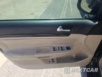 2010 Volkswagen Jetta Sedan SE - zdjęcie 9 z 33 - miniatura