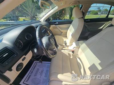 2010 Volkswagen Jetta Sedan SE - zdjęcie 7 z 33 - miniatura