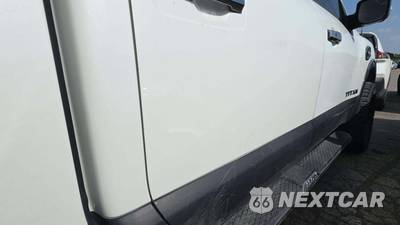 2017 Nissan TITAN Platinum Reserve Crew Cab Short Bed - zdjęcie 32 z 35 - miniatura