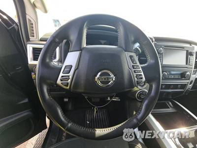 2018 Nissan TITAN SV Crew Cab Short Bed - zdjęcie 10 z 45 - miniatura