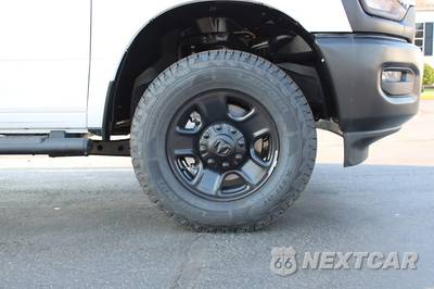 2025 Ram 2500 Tradesman Crew Cab Long Bed - zdjęcie 44 z 50 - miniatura