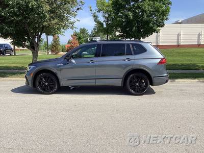 2022 Volkswagen Tiguan SE R-Line Black - zdjęcie 8 z 18 - miniatura