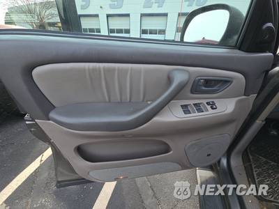 2005 Toyota Sequoia SR5 - zdjęcie 8 z 14 - miniatura