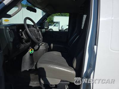 2025 GMC Savana 2500 Cargo Van 1WT 135.0" WB - zdjęcie 7 z 32 - miniatura