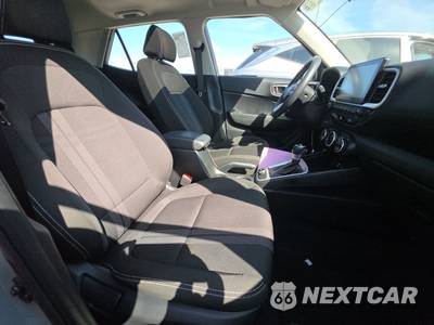 2025 Hyundai Venue SEL - zdjęcie 14 z 27 - miniatura