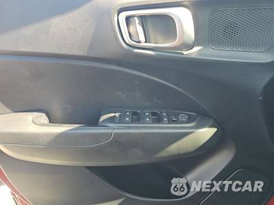 2025 Hyundai Venue SEL - zdjęcie 15 z 28 - miniatura
