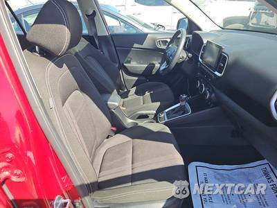 2025 Hyundai Venue SEL - zdjęcie 14 z 28 - miniatura