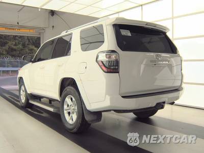 2017 Toyota 4Runner SR5 - zdjęcie 6 z 25 - miniatura