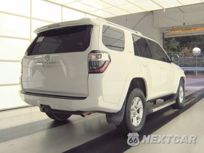 2017 Toyota 4Runner SR5 - zdjęcie 4 z 25 - miniatura