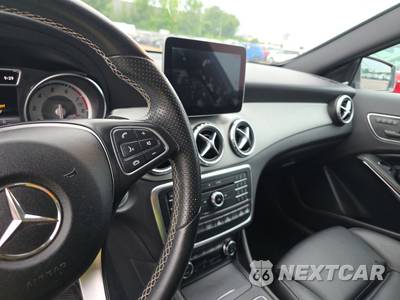 2017 Mercedes-Benz GLA GLA250 - zdjęcie 11 z 32 - miniatura