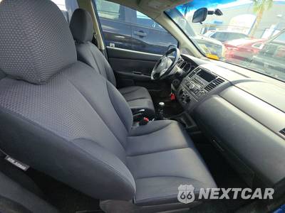 2008 Nissan Versa 1.8 SL Hatchback - zdjęcie 8 z 18 - miniatura