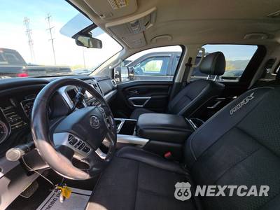 2017 Nissan TITAN PRO-4X Crew Cab Extra Short Bed - zdjęcie 7 z 42 - miniatura