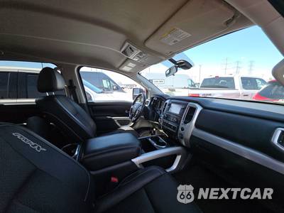 2017 Nissan TITAN PRO-4X Crew Cab Extra Short Bed - zdjęcie 8 z 42 - miniatura