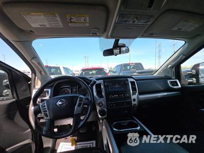 2017 Nissan TITAN PRO-4X Crew Cab Extra Short Bed - zdjęcie 11 z 42 - miniatura