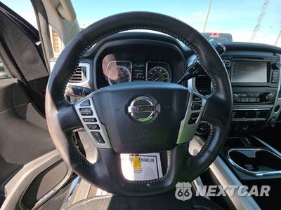 2017 Nissan TITAN PRO-4X Crew Cab Extra Short Bed - zdjęcie 10 z 42 - miniatura