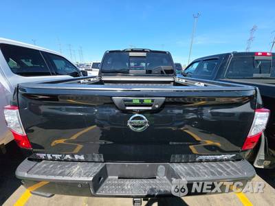 2017 Nissan TITAN PRO-4X Crew Cab Extra Short Bed - zdjęcie 5 z 42 - miniatura