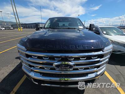 2025 Ford Super Duty F-350 LARIAT Crew Cab Medium Bed - zdjęcie 2 z 39 - miniatura