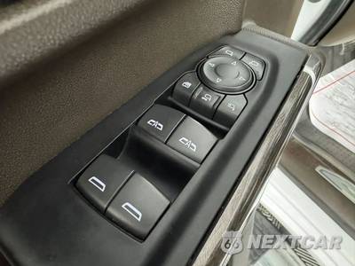 2022 Chevrolet Silverado 2500HD LTZ Crew Cab Medium Bed 1LZ - zdjęcie 40 z 49 - miniatura