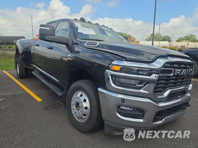 2026 Ram 3500 Tradesman Crew Cab Long Bed DRW - zdjęcie 3 z 32 - miniatura