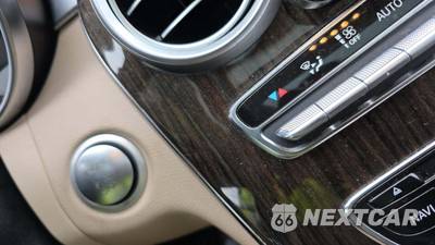 2015 Mercedes-Benz C 300 4MATIC Sedan - zdjęcie 25 z 35 - miniatura