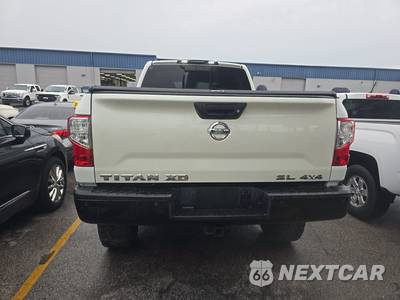 2017 Nissan TITAN XD SL Crew Cab Medium Bed - zdjęcie 5 z 31 - miniatura