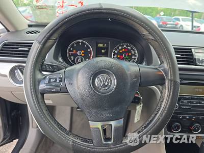 2014 Volkswagen Passat 1.8T Wolfsburg Edition - zdjęcie 10 z 17 - miniatura