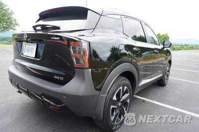 2025 Nissan Kicks SV - zdjęcie 7 z 36 - miniatura
