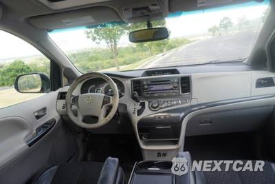 2012 Toyota Sienna SE 8-Passenger 119.3" WB - zdjęcie 23 z 32 - miniatura