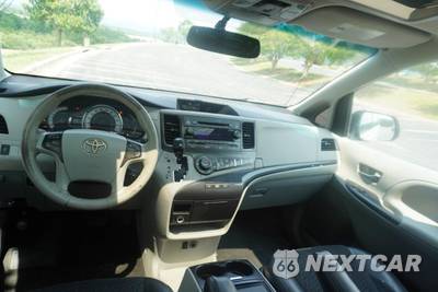 2012 Toyota Sienna SE 8-Passenger 119.3" WB - zdjęcie 15 z 32 - miniatura